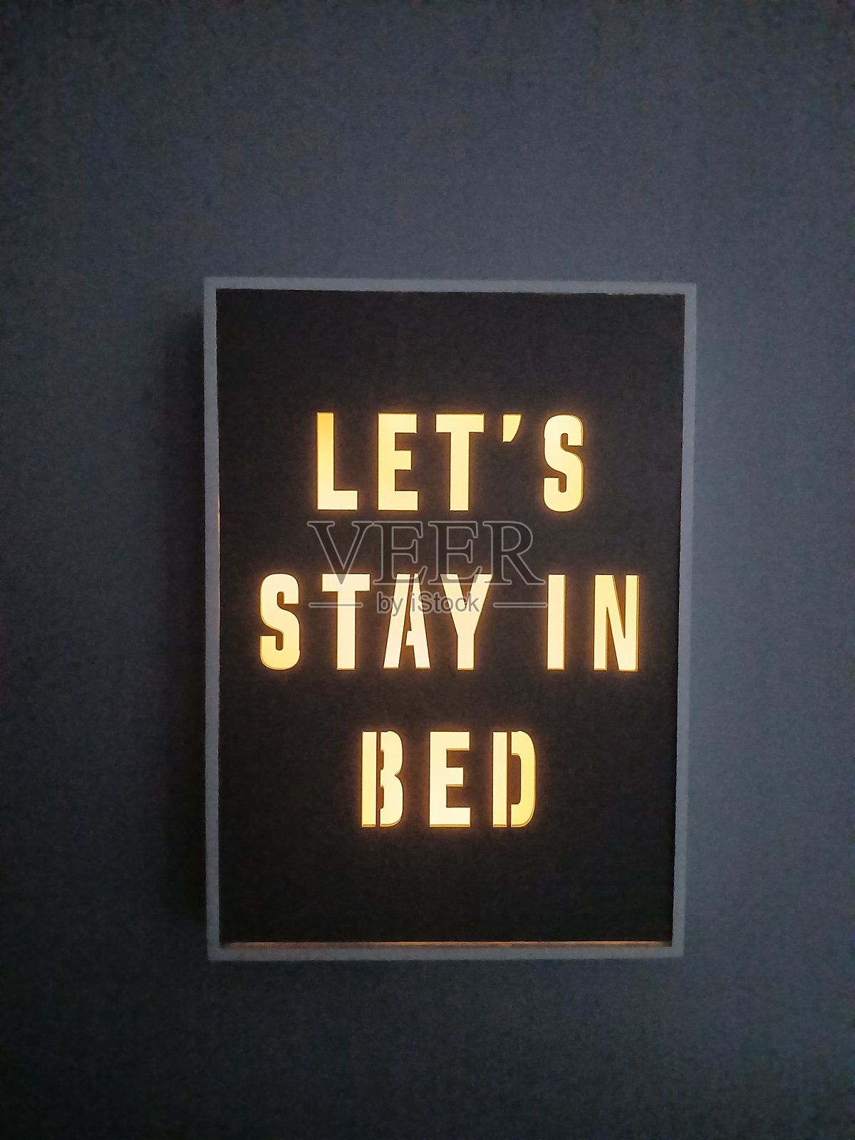 让我们待在床上照片摄影图片