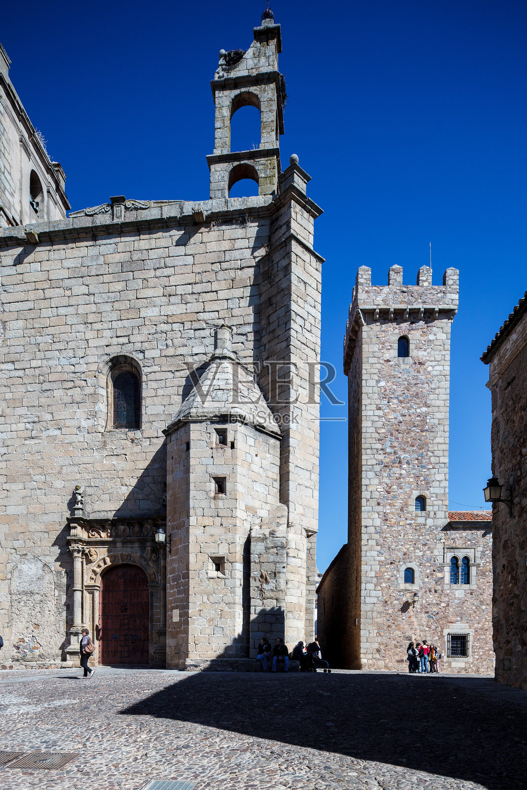 西班牙卡塞雷斯，2020年10月16日，探索西班牙埃斯特雷马杜拉地区的哥特式建筑照片摄影图片