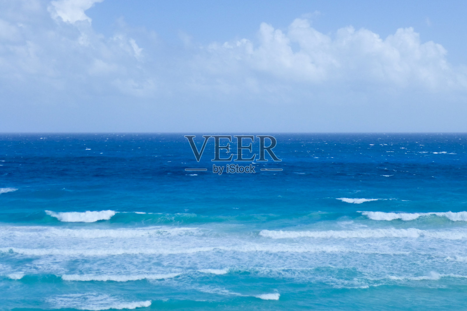 云雾缭绕的加勒比海照片摄影图片