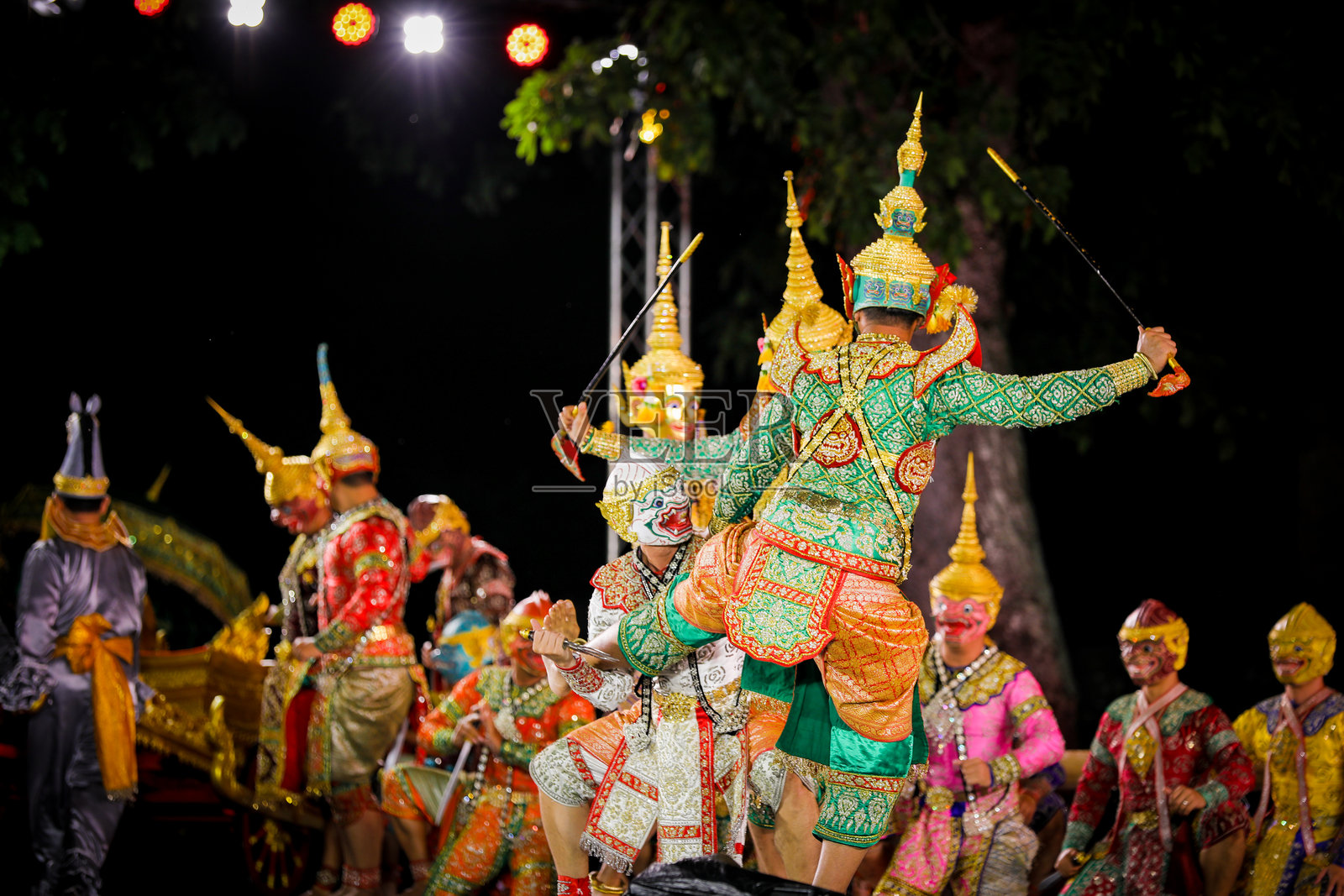 “Khon”是一种泰国面具艺术，属于免费的公共表演。照片摄影图片