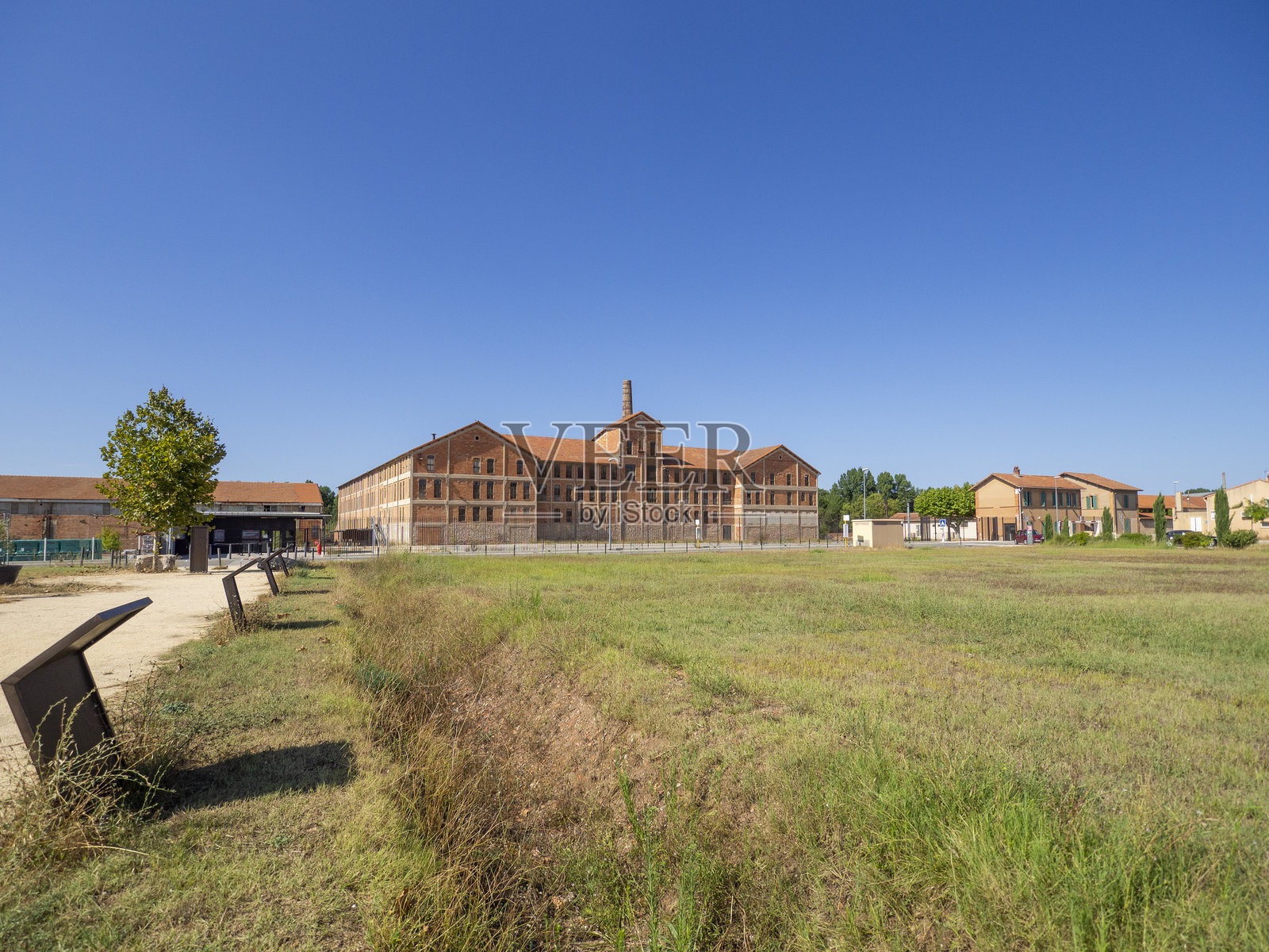 法国莱米尔的米尔营地外观照片摄影图片