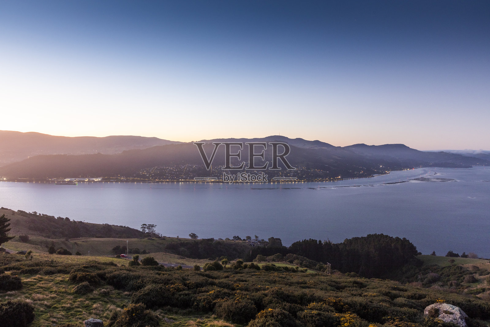 奥塔哥骑兵纪念碑士兵纪念碑瞭望台，新西兰达尼丁，日落时分照片摄影图片