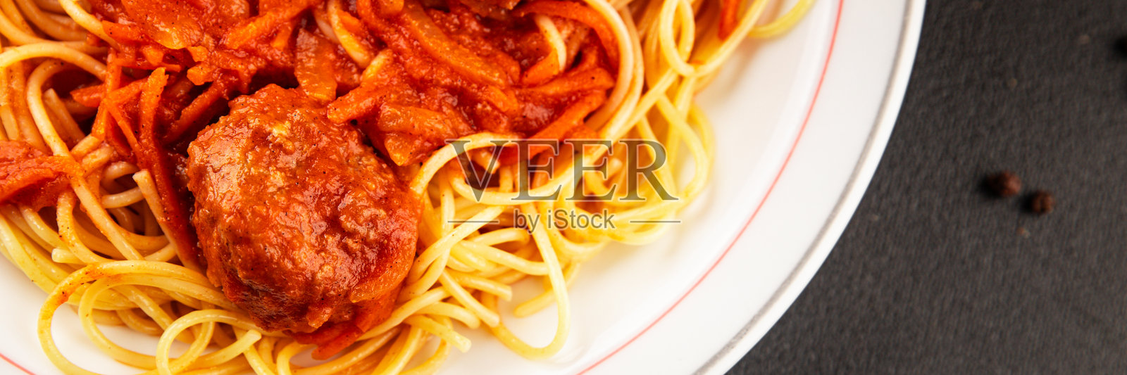 意大利面肉丸番茄酱意大利食谱新鲜美味的美食背景在桌子上乡村风格的食物俯视图留白空间照片摄影图片