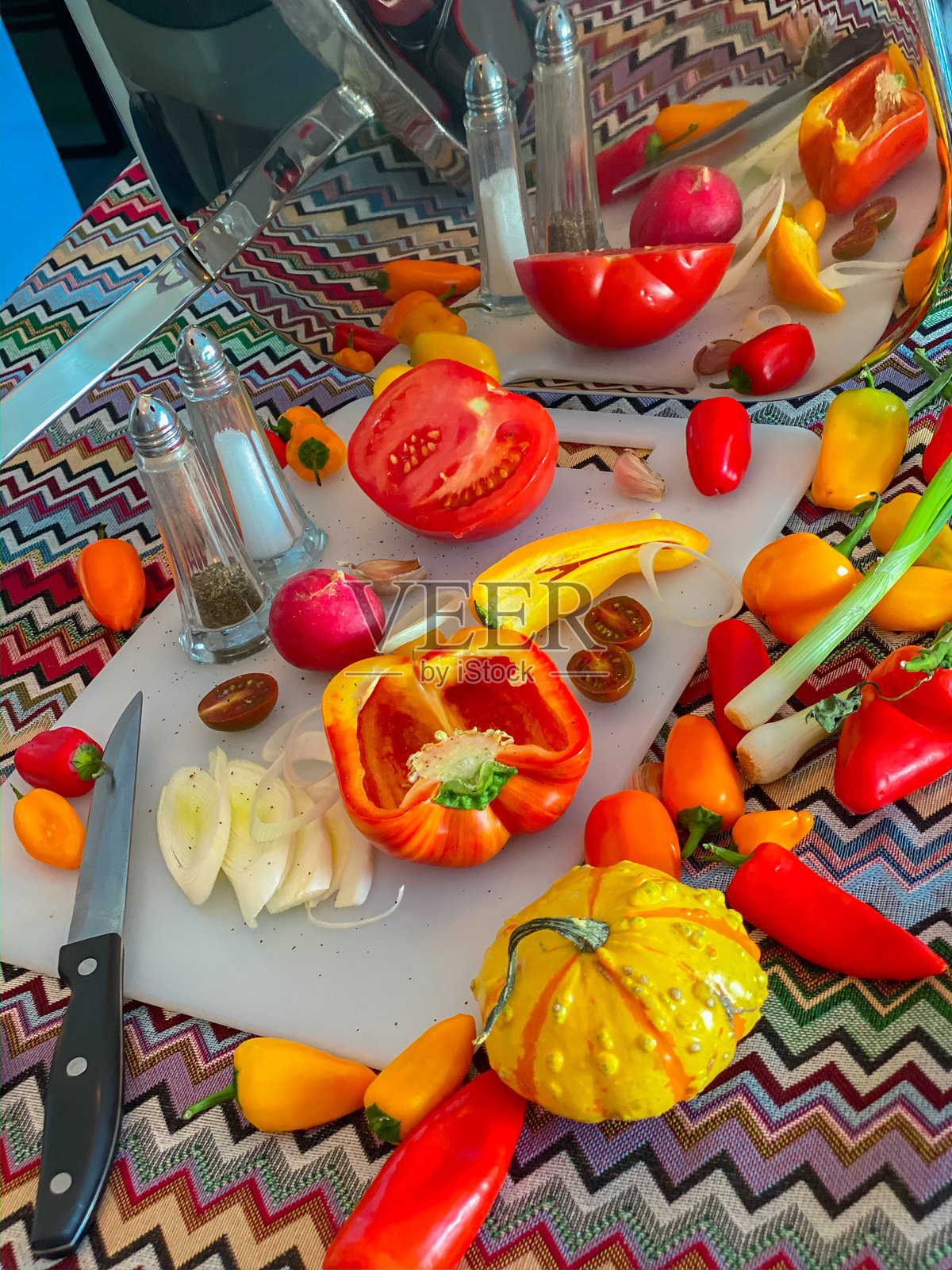 厨房里的新鲜蔬菜照片摄影图片