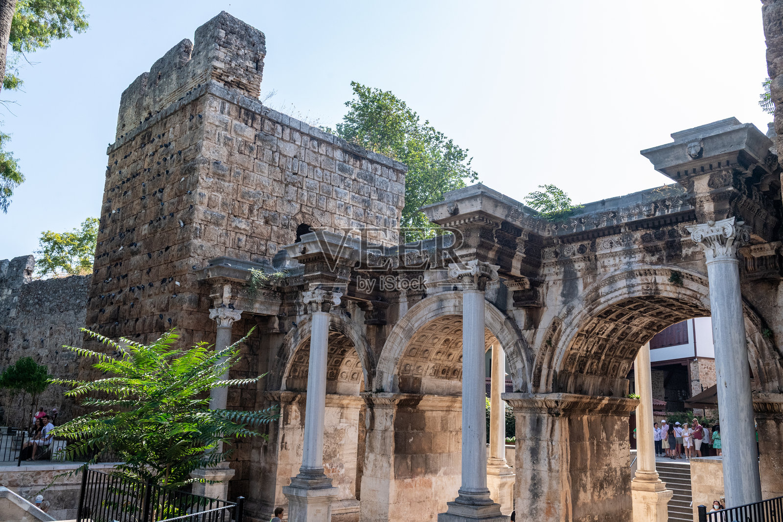 安塔利亚历史悠久的哈德良门照片摄影图片