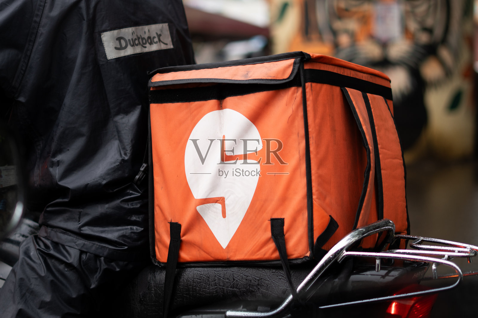 Swiggy Instamart 送货箱照片摄影图片