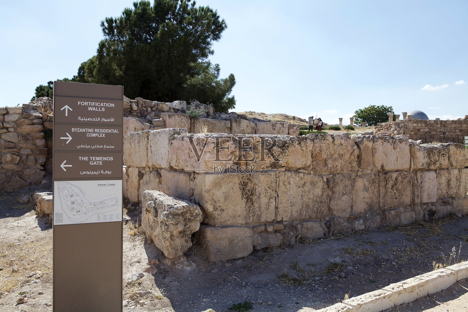 安曼城堡，位于约旦安曼市中心上方的城堡山，是一个考古遗址。照片摄影图片