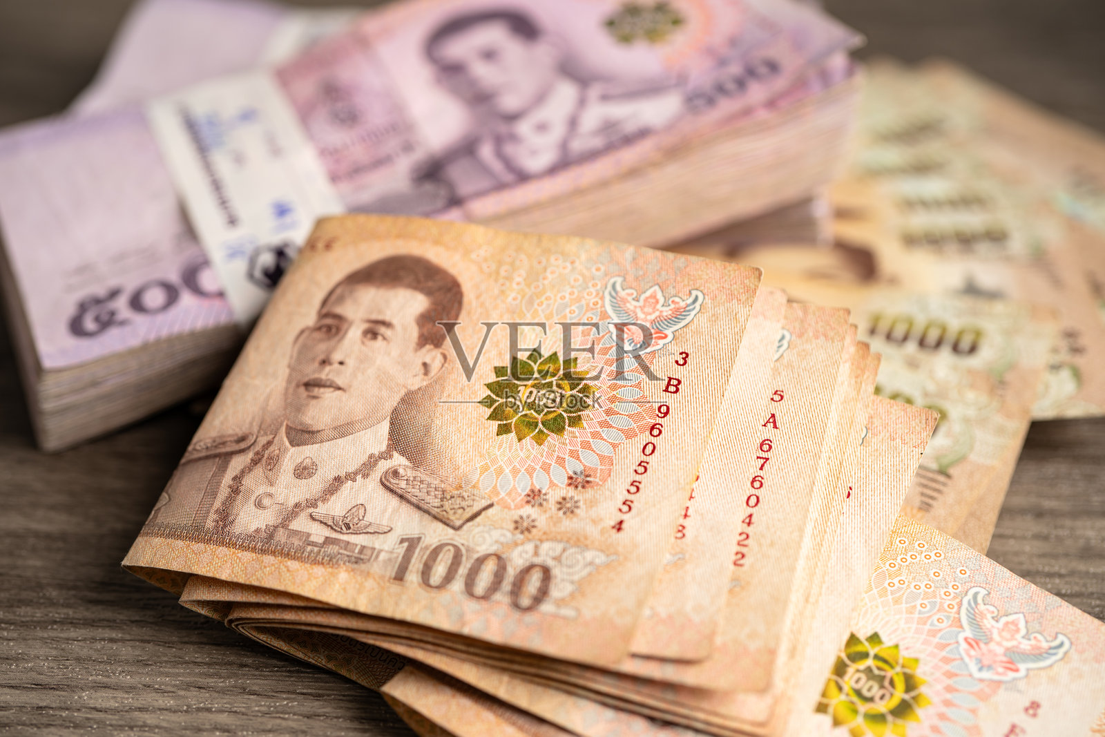 泰铢纸币，商业储蓄金融投资概念。照片摄影图片