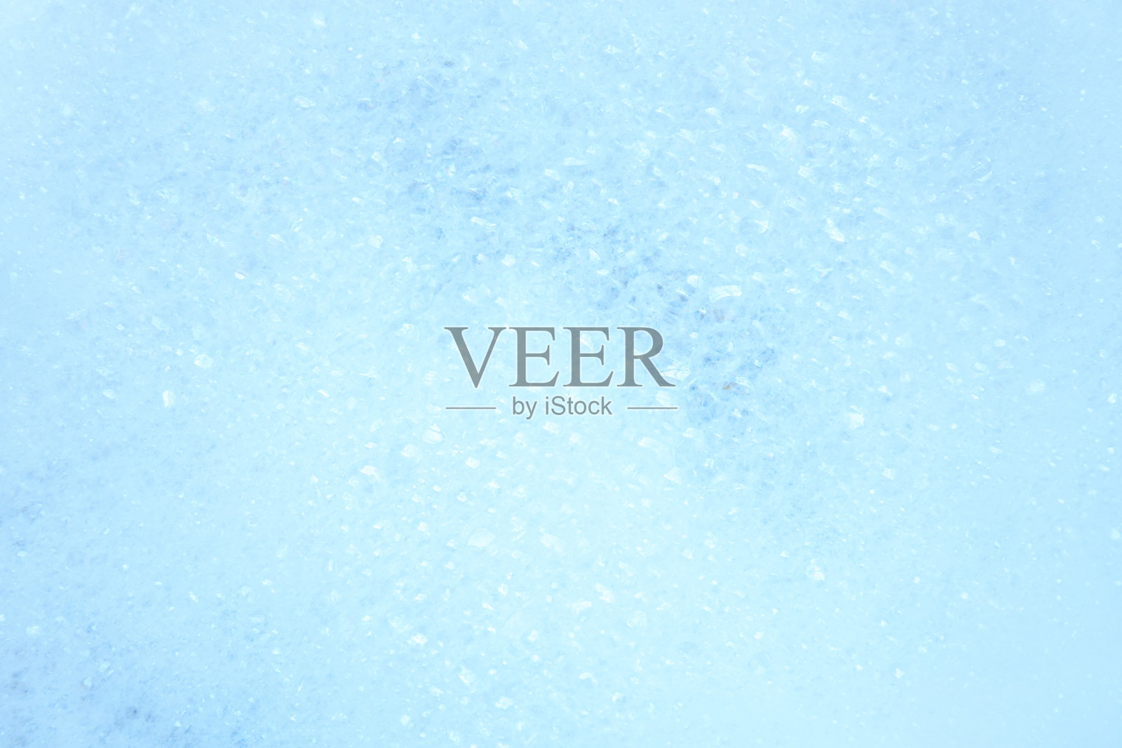 清洁或洗涤时水面上的洗涤剂泡沫，肥皂泡的特写照片摄影图片