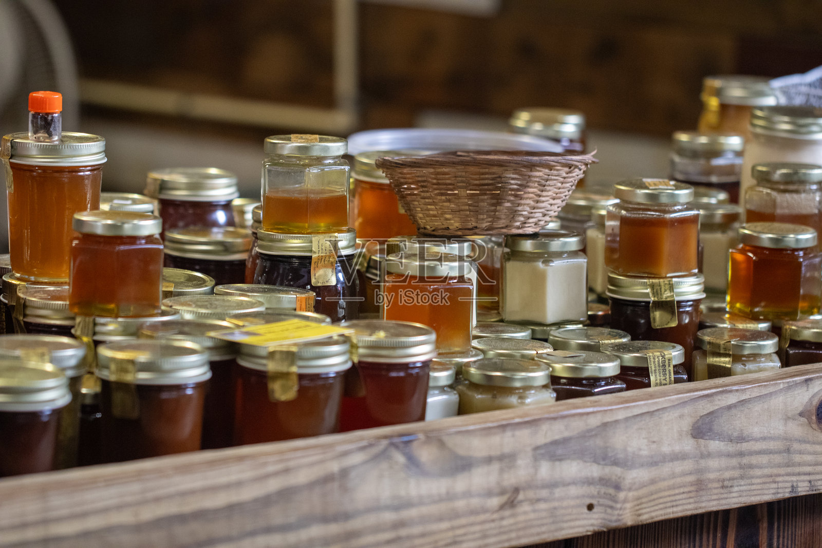许多自制的蜂蜜罐照片摄影图片