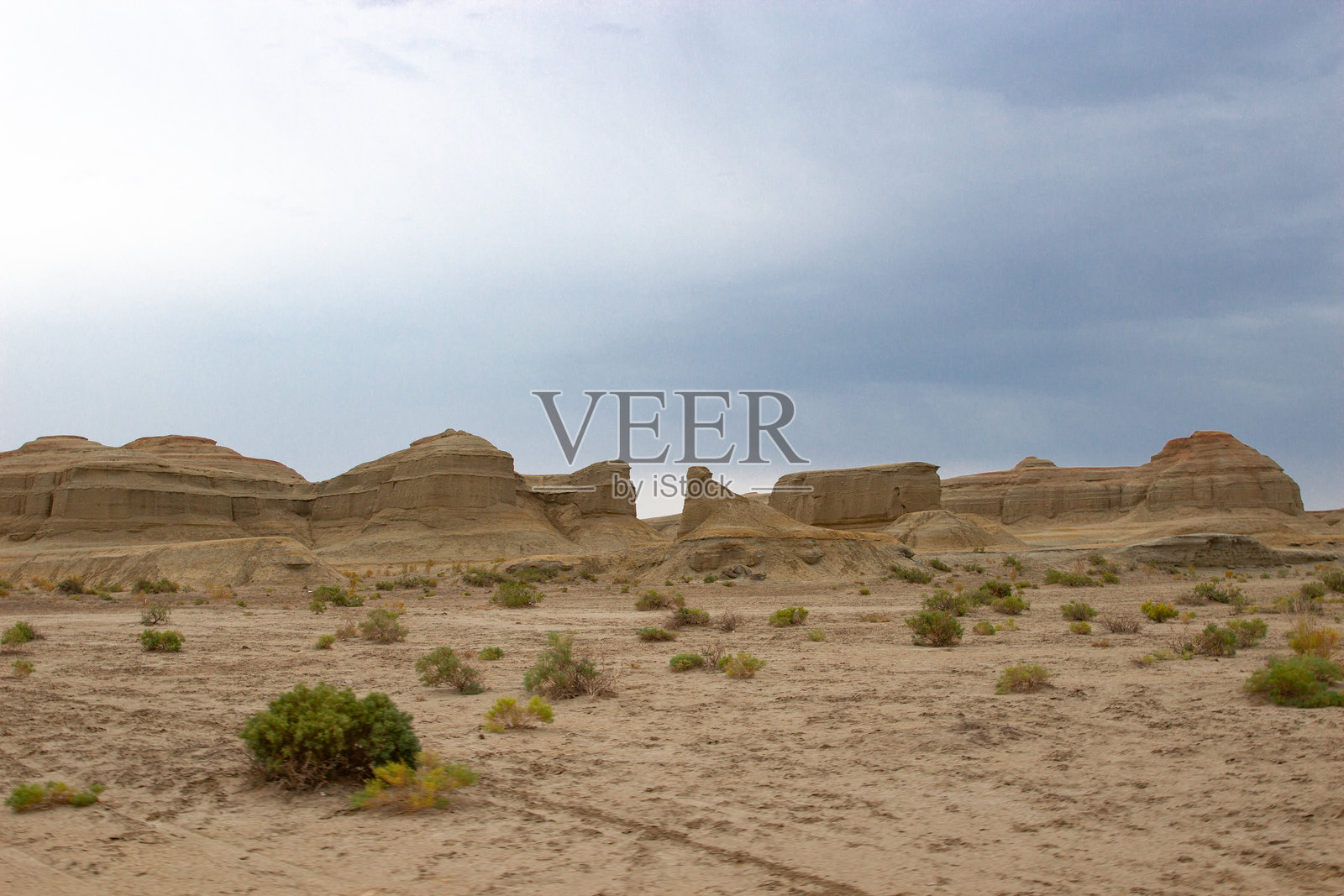 峡谷，岩石，红色岩石，干旱，沙漠，戈壁，夏季，高温，陡峭，丹霞地貌，雅丹地貌照片摄影图片