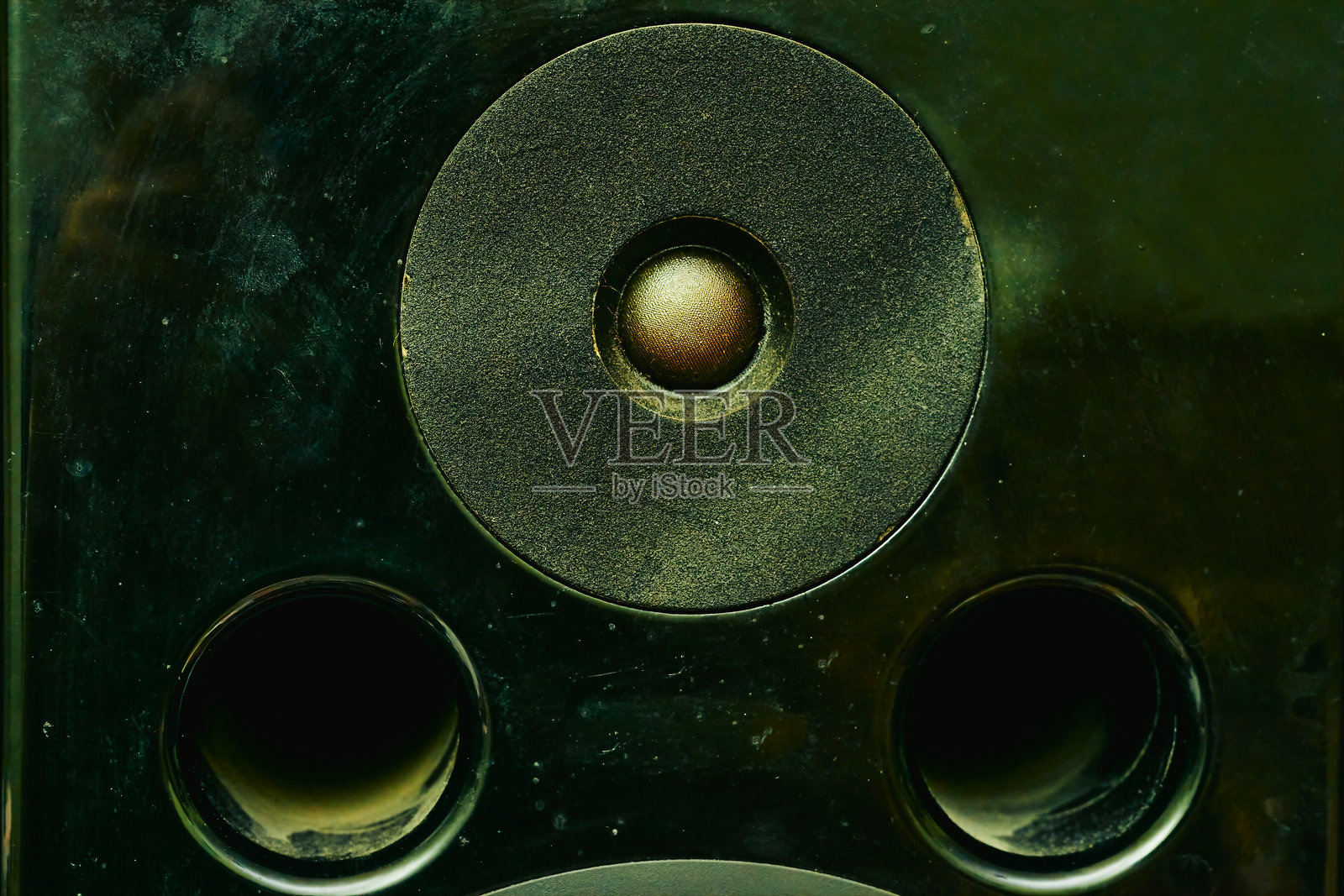 高频扬声器在高音柱上暗照片摄影图片