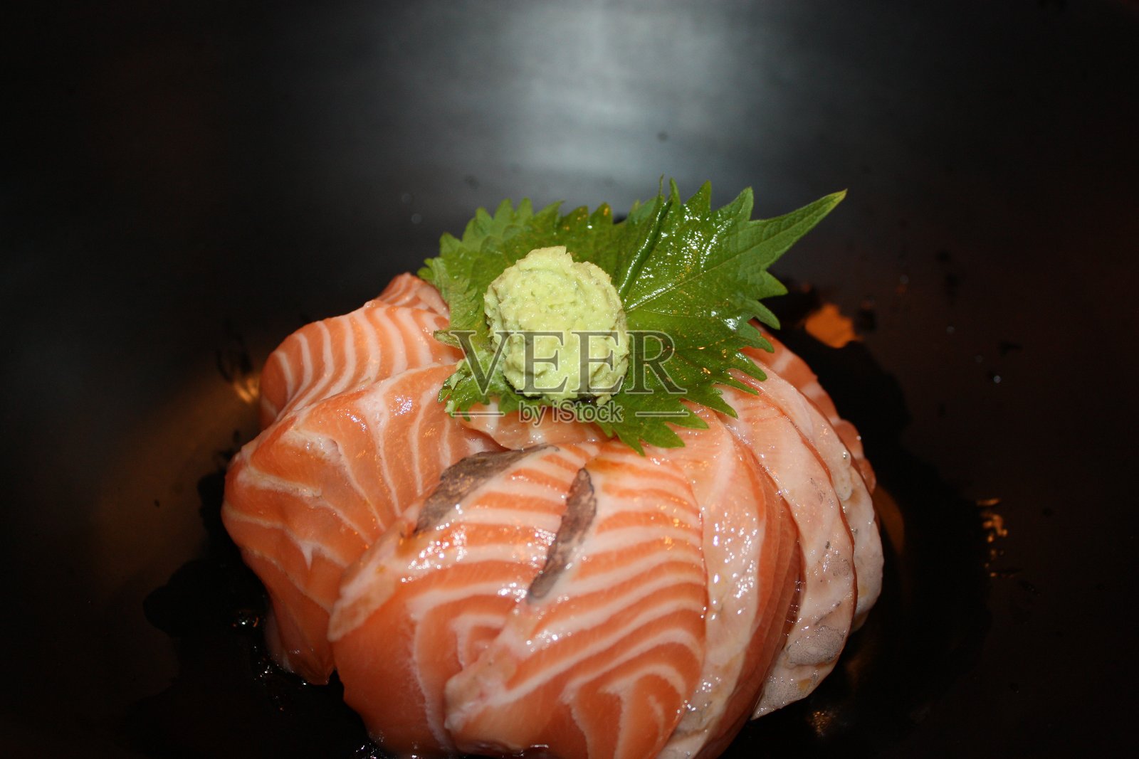 韩国的三文鱼丼饭照片摄影图片