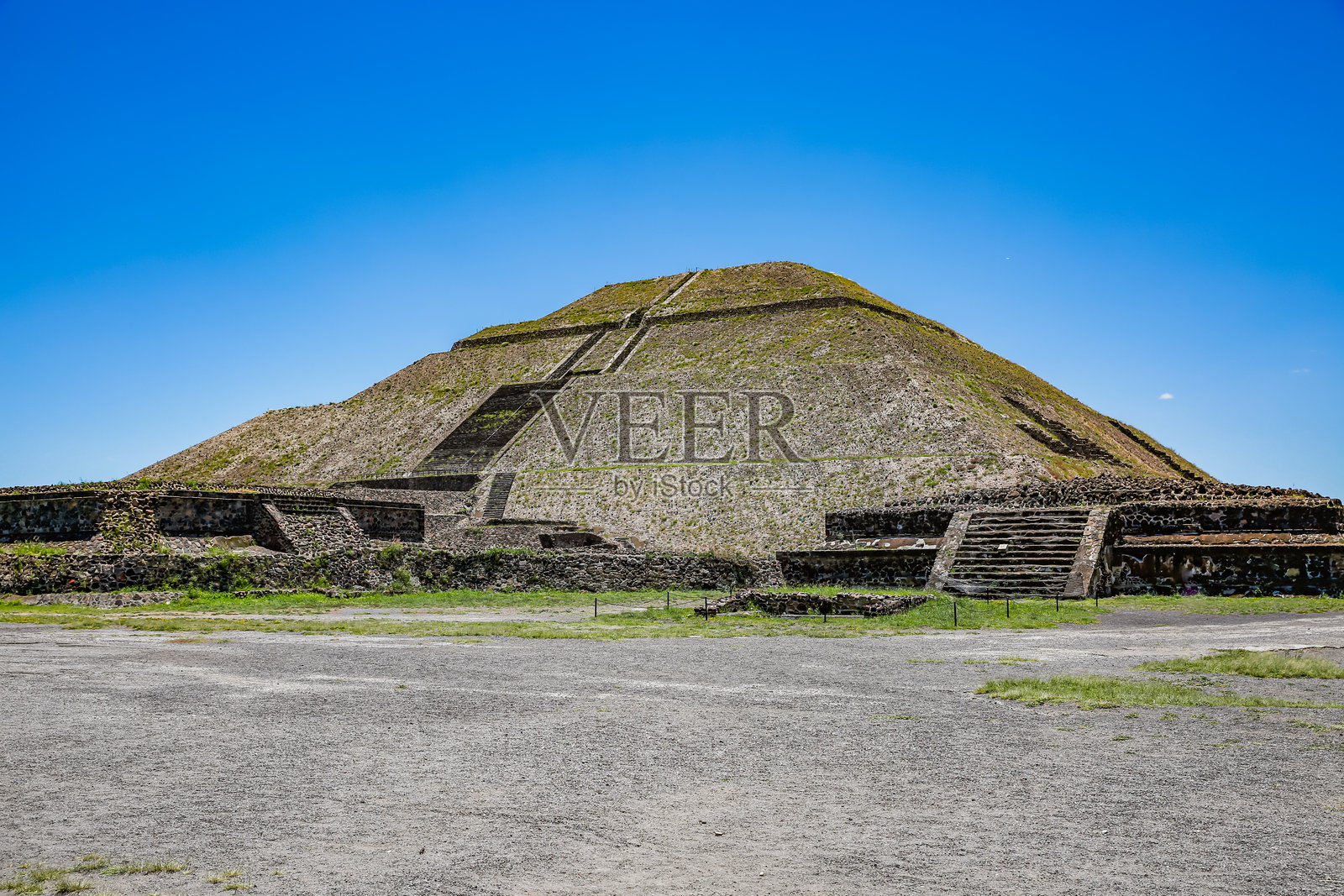 太阳金字塔，特奥蒂瓦坎考古区，墨西哥州。照片摄影图片