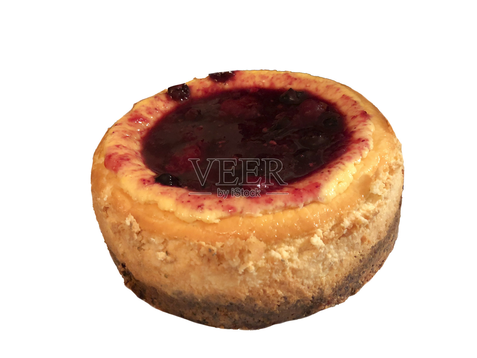 迷你芝士蛋糕配红色水果酱，背景为白色照片摄影图片