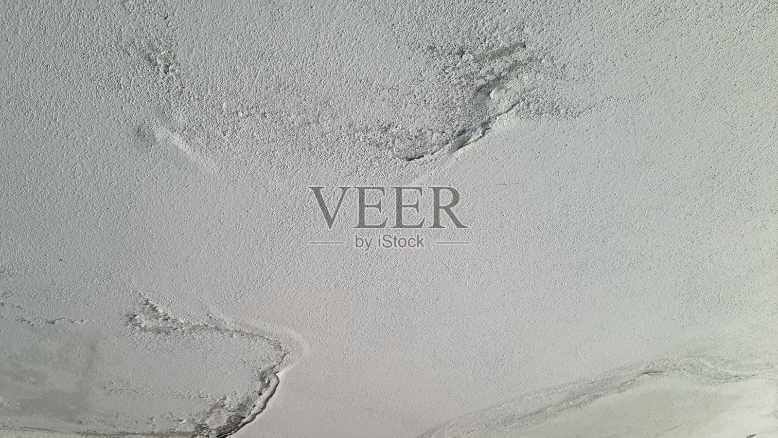 白色背景上的水漏照片摄影图片