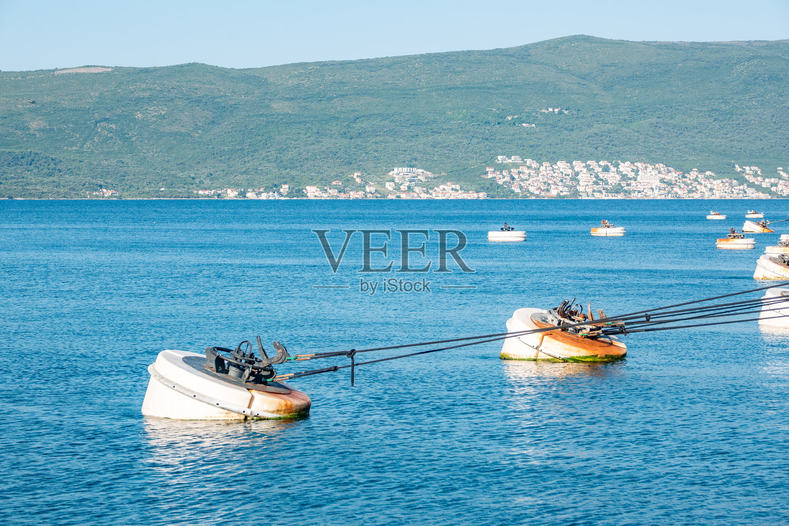 黑山提瓦特的波尔图黑山停泊浮标照片摄影图片