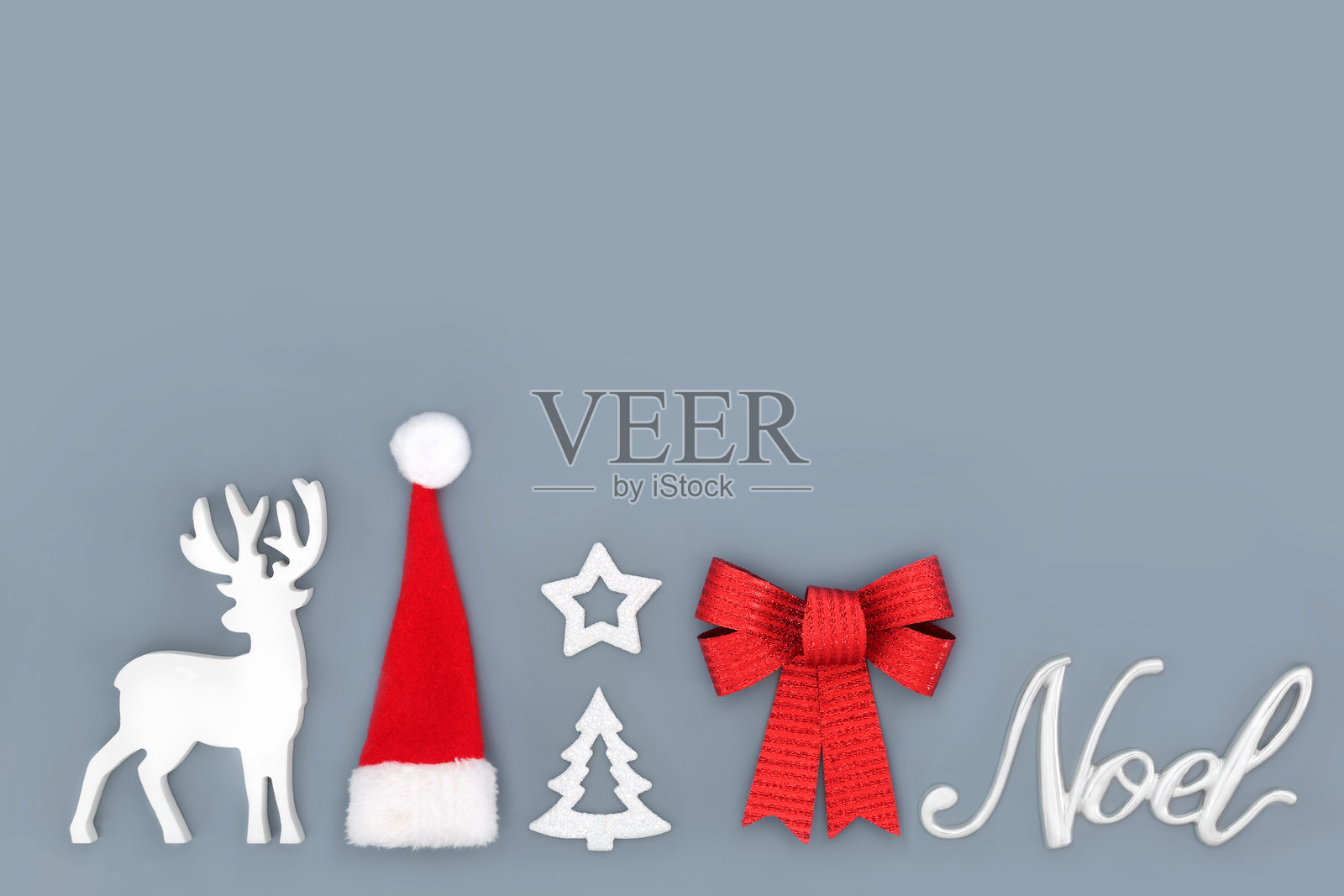 圣诞节诺埃尔标志与球形树装饰照片摄影图片