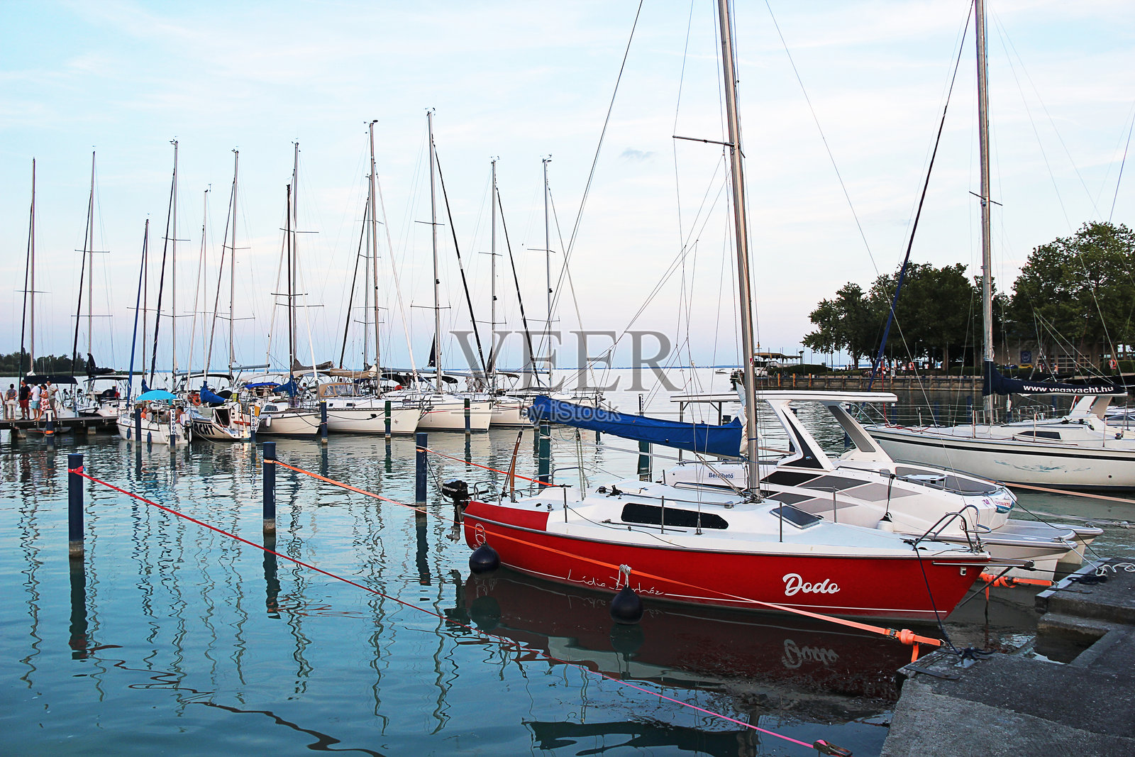 匈牙利巴拉顿湖畔的巴拉顿füred日落风景照片摄影图片