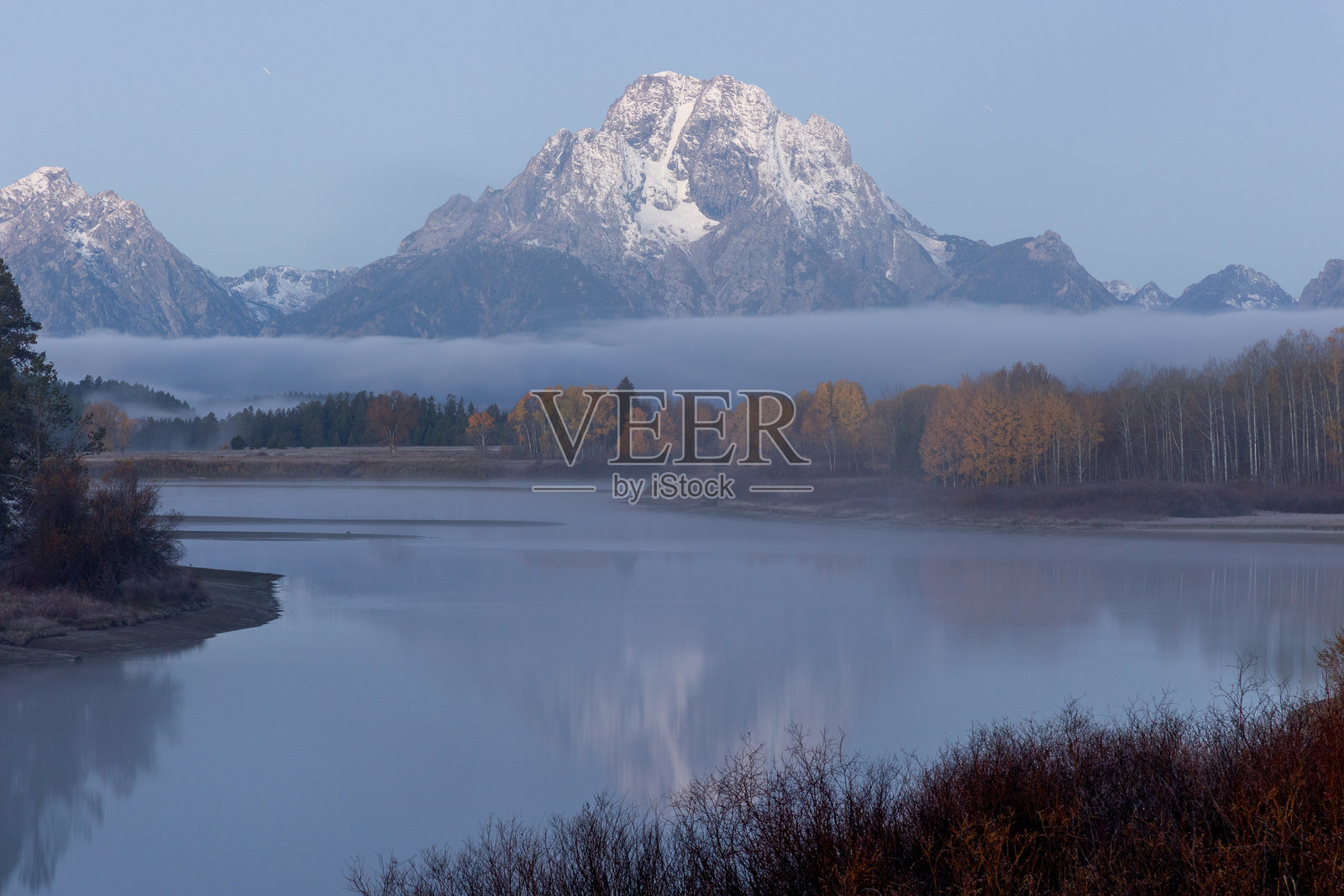 日出前在Oxbow Bend观赏摩兰山照片摄影图片