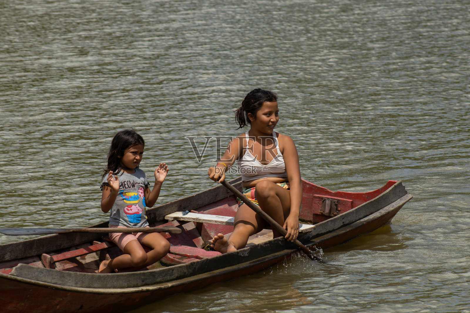 亚马逊的本土河流居民照片摄影图片