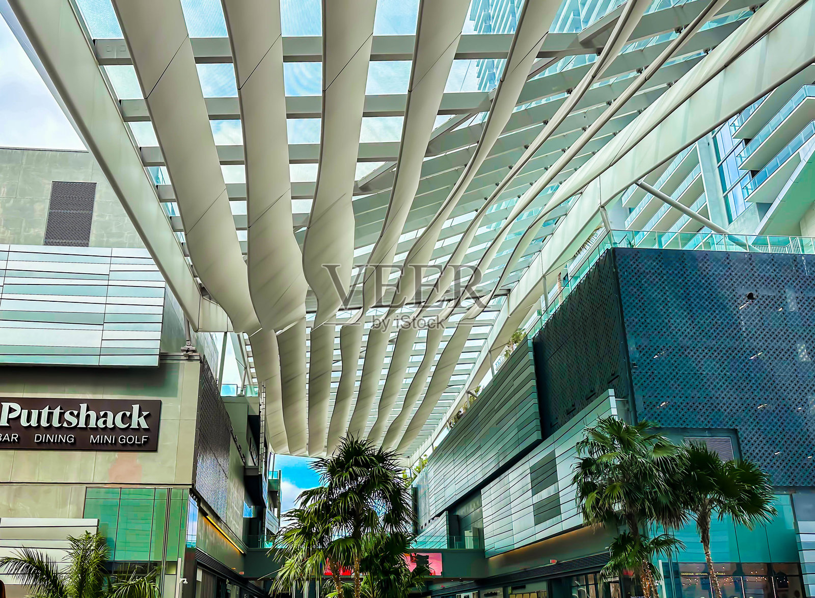 迈阿密金融中心Brickell City Centre的天花板，仰视，迈阿密，美国照片摄影图片