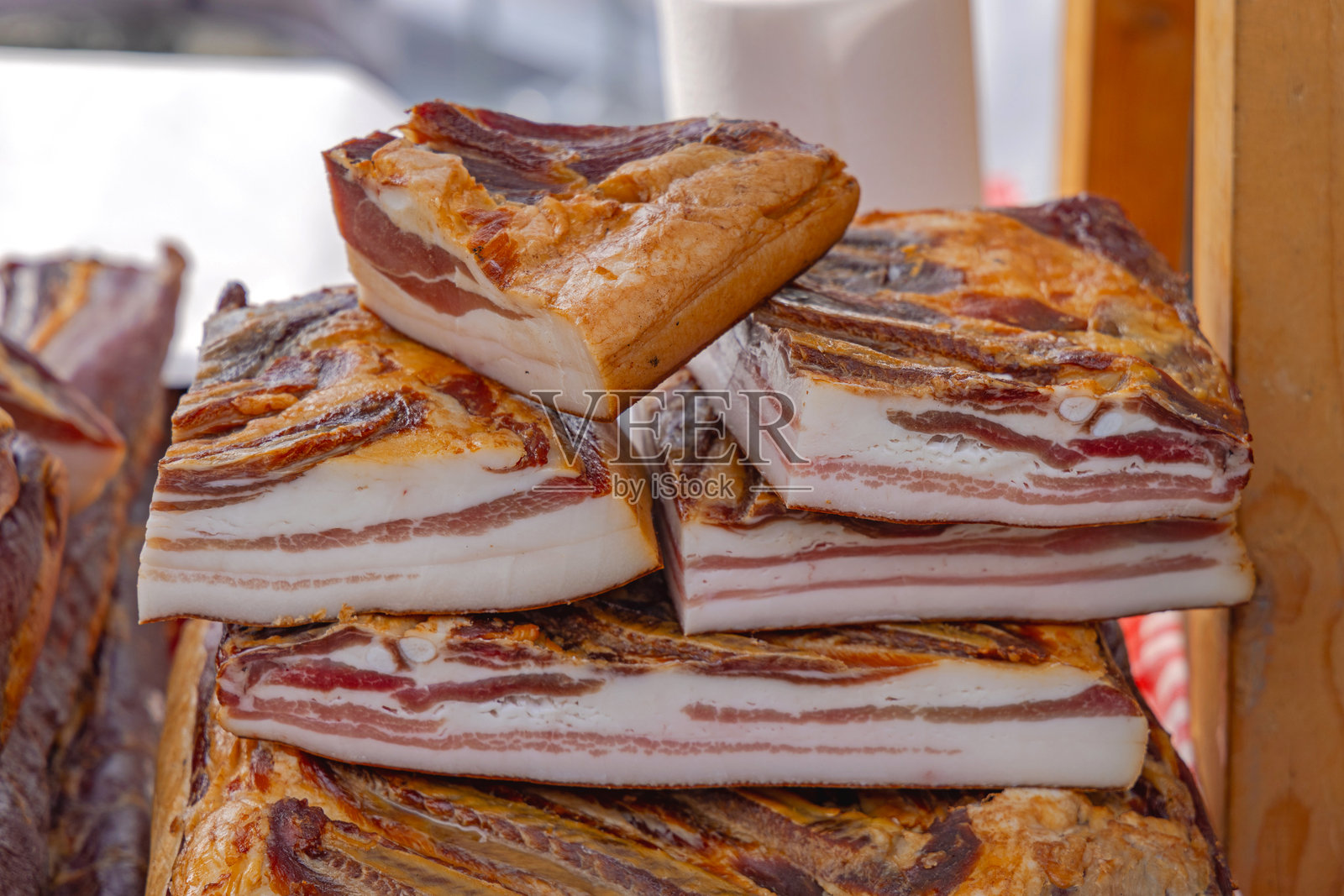 叠放的培根片照片摄影图片