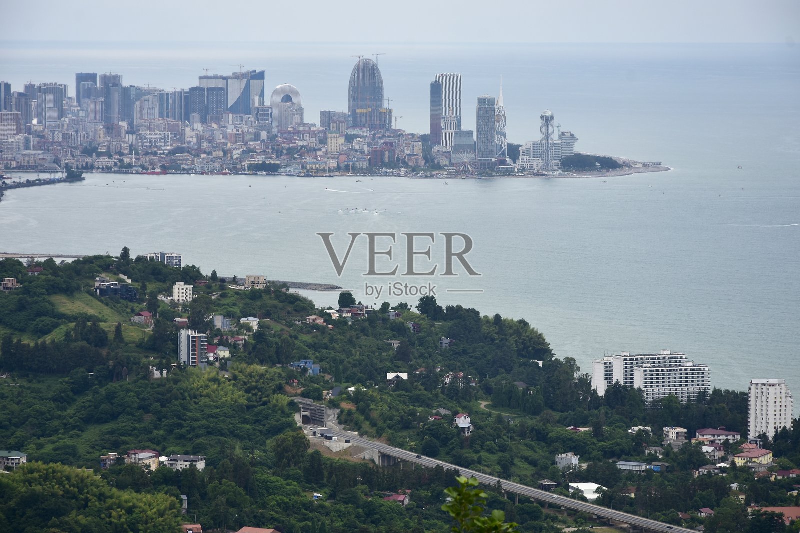 巴图米的城市全景。从山上俯瞰。黑海海岸照片摄影图片