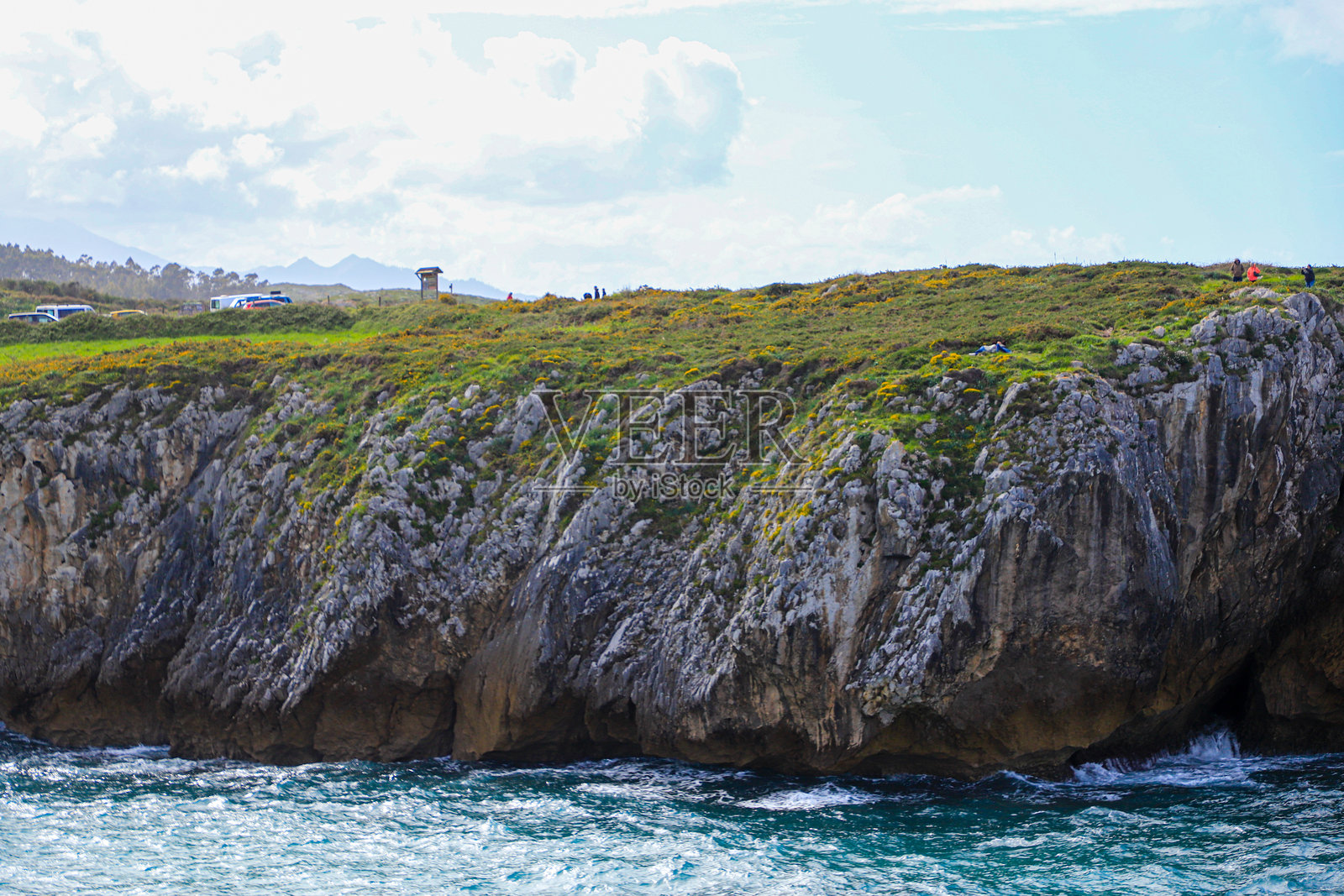 西班牙北部的巨大岩石悬崖，阿斯图里亚斯北海岸照片摄影图片
