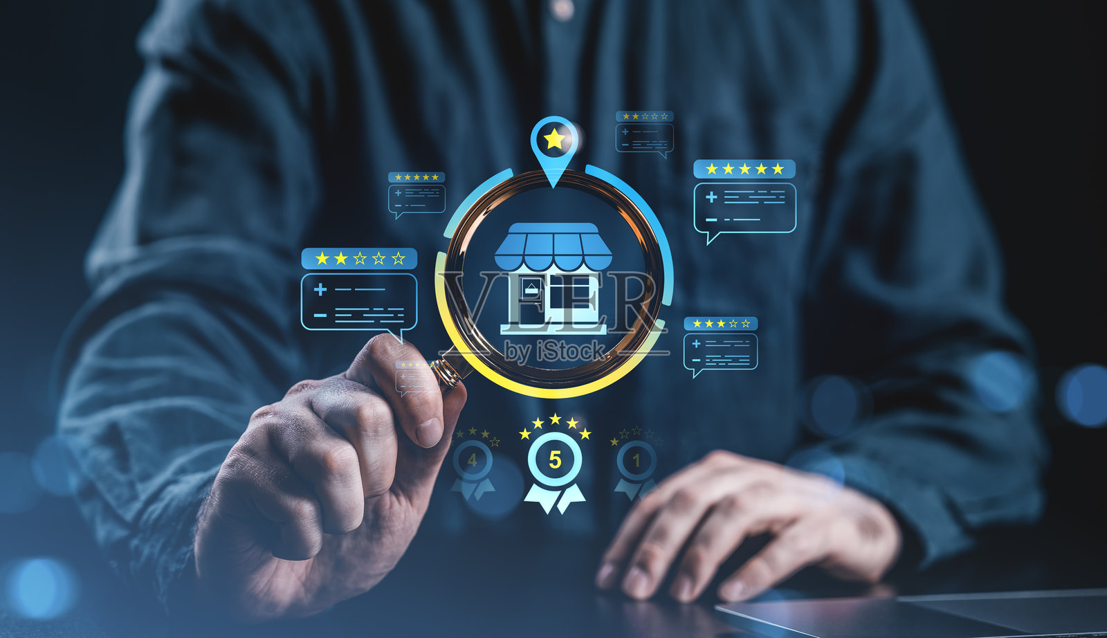 客户评价分析，配有数字反馈图标和商店符号概念。照片摄影图片