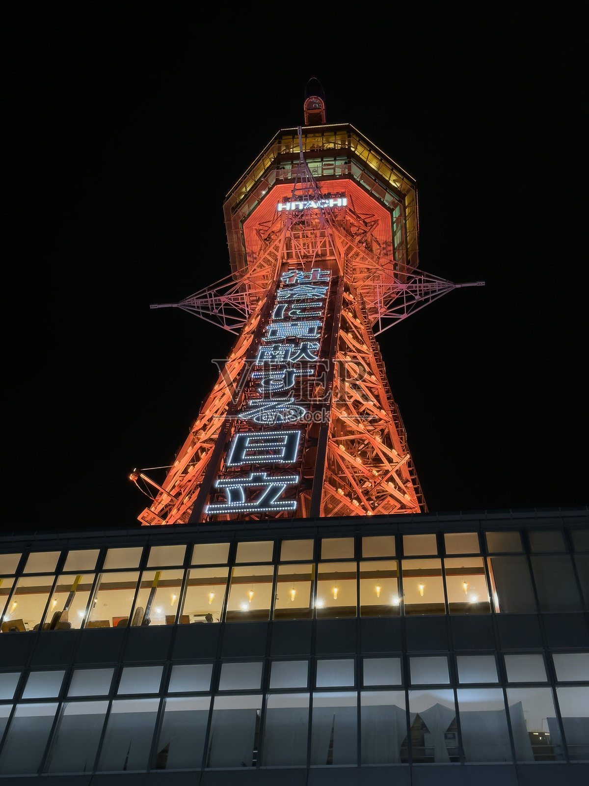 这座塔是城市中一个著名的地标，整体高度为103米。照片摄影图片