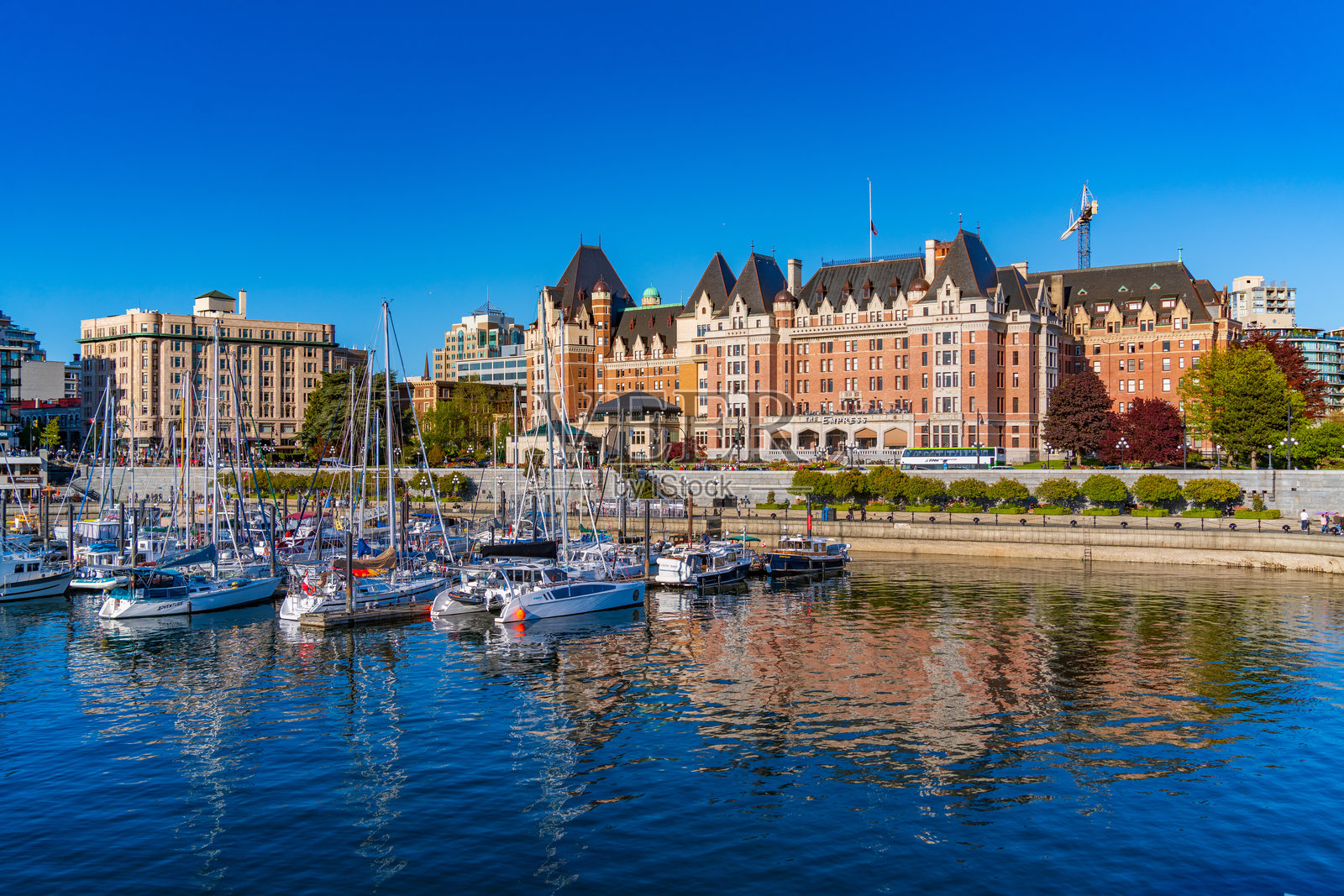 加拿大维多利亚的费尔蒙特皇后酒店和内港照片摄影图片