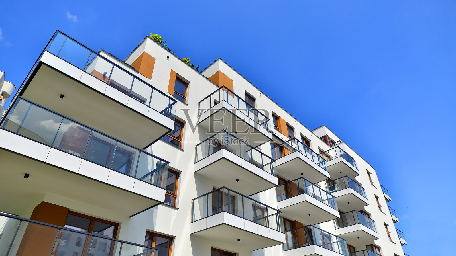 欧洲住宅建筑。现代房屋外立面。照片摄影图片