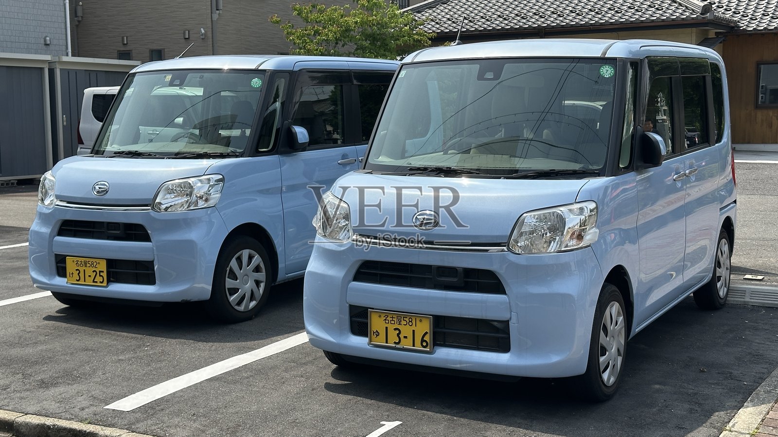 基于“形式追随功能”的汽车设计 – 未来主义车辆概念照片摄影图片