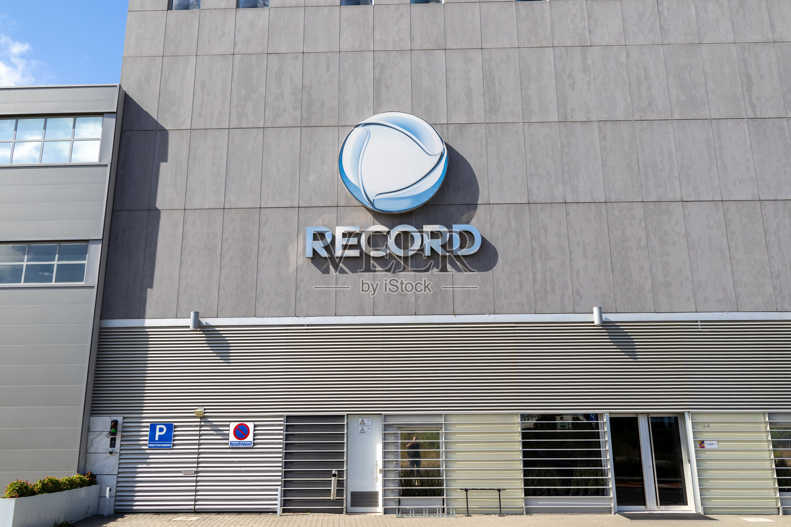 记录葡萄牙里斯本的欧洲电视台大楼，展示现代建筑风格照片摄影图片