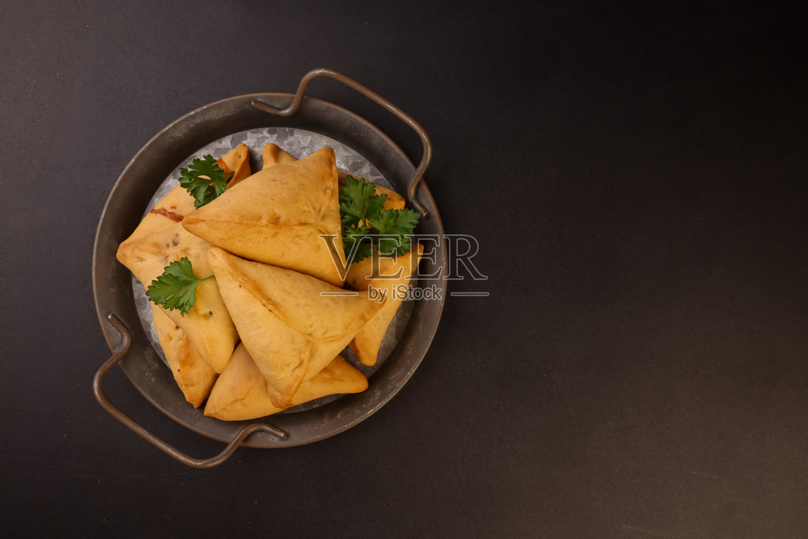 Fatayer是黎巴嫩菠菜饼。照片摄影图片