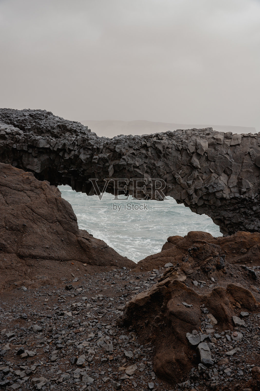 海边悬崖和岩石的戏剧性风景照片摄影图片