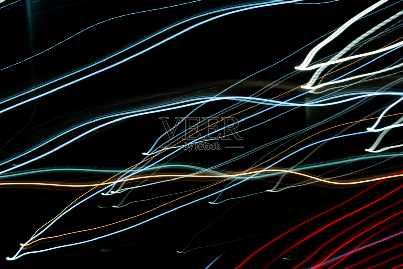 黑色背景上的几何元素和多彩线条的抽象背景。留白概念。照片摄影图片