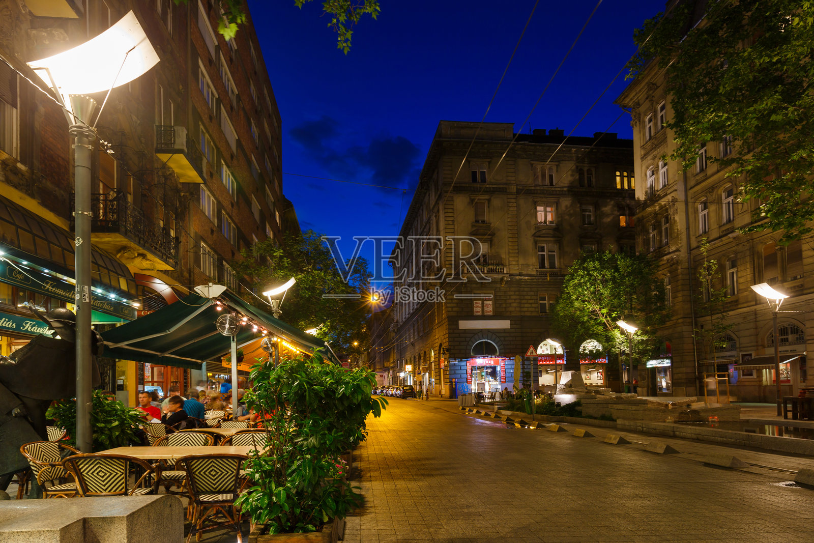 布达佩斯的夜晚街道照片摄影图片