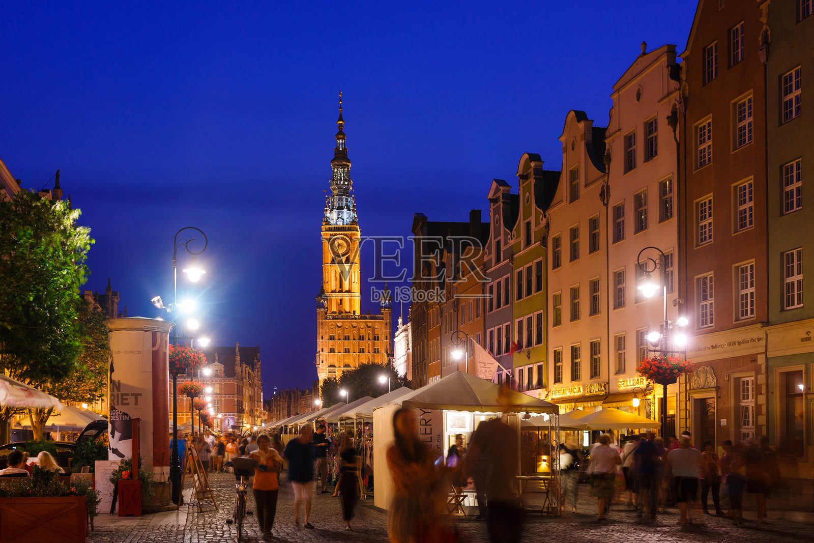 格但斯克市政厅在节日集市期间照片摄影图片