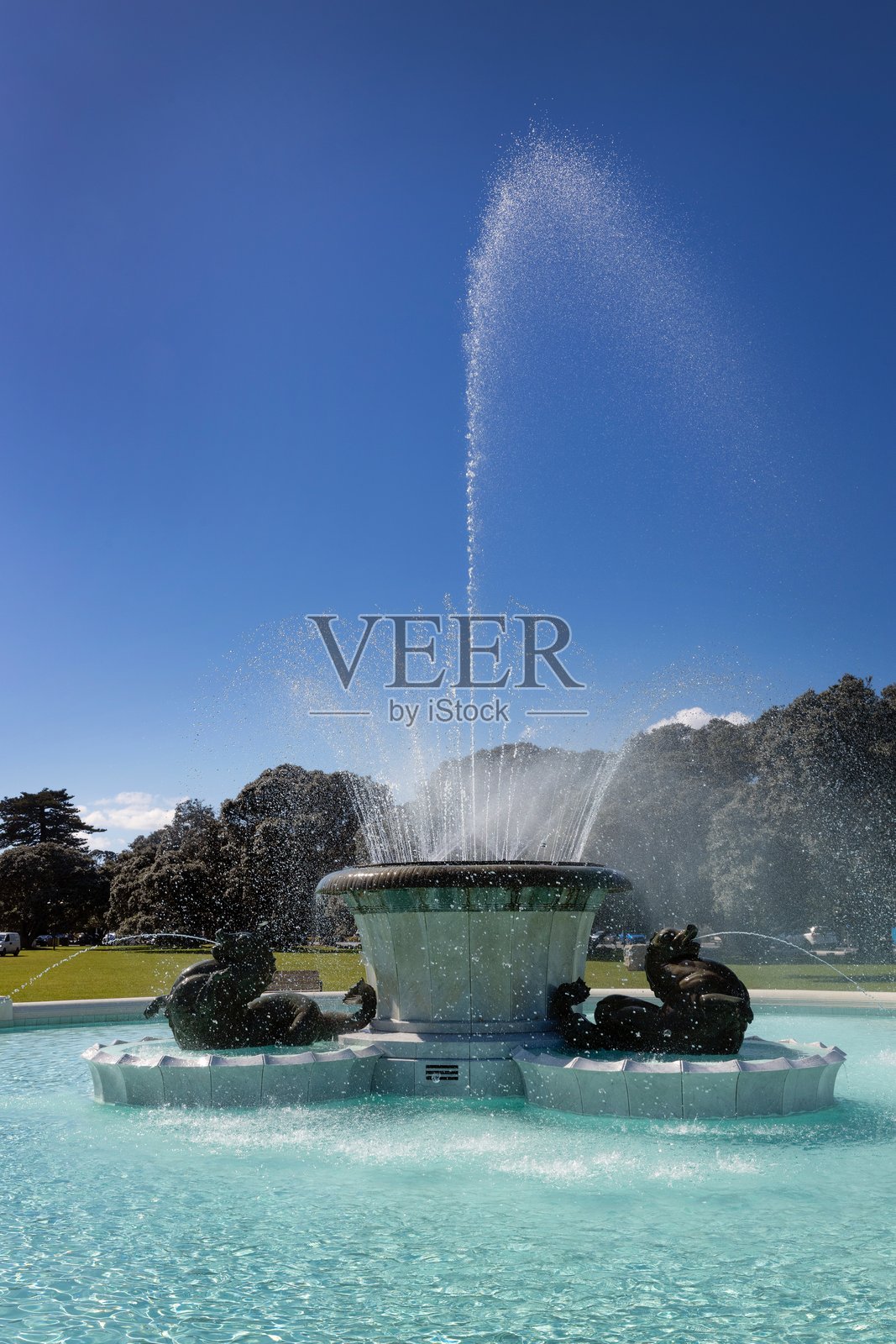 新西兰奥克兰使命湾的喷泉。照片摄影图片