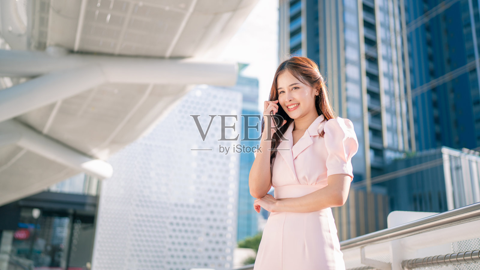 年轻美丽的女商人肖像照片摄影图片