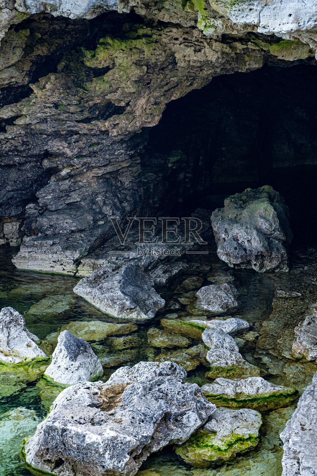 布鲁斯半岛国家公园托伯莫里的洞穴景观。照片摄影图片