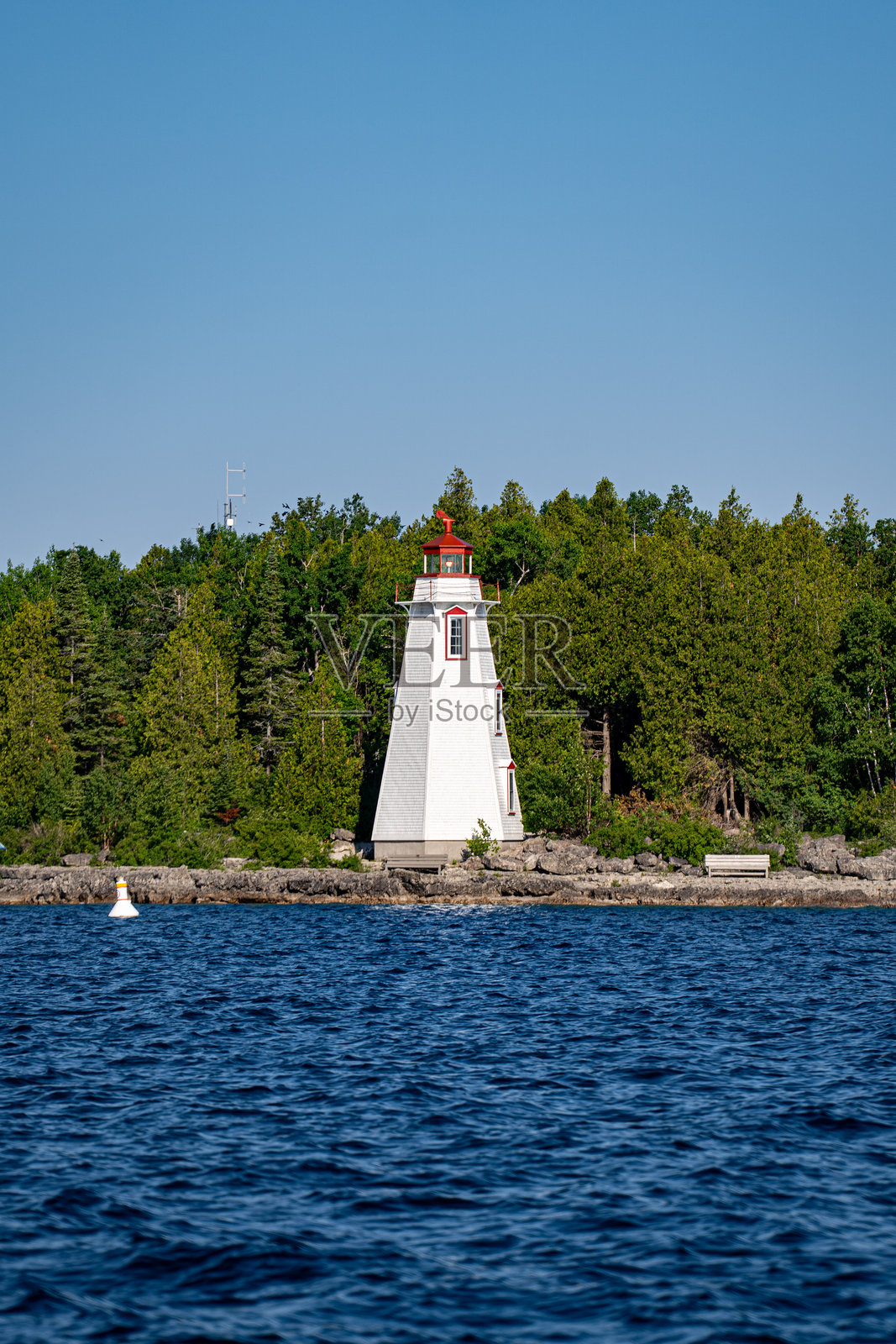 托伯莫里的大桶灯塔和休伦湖的景观。照片摄影图片
