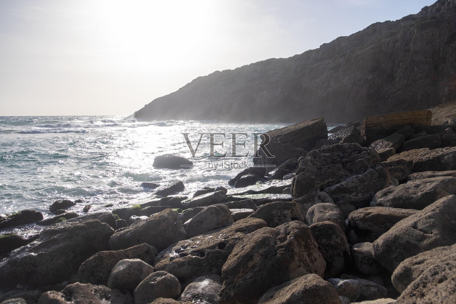 在罗卡角俯瞰大西洋的陡峭悬崖照片摄影图片