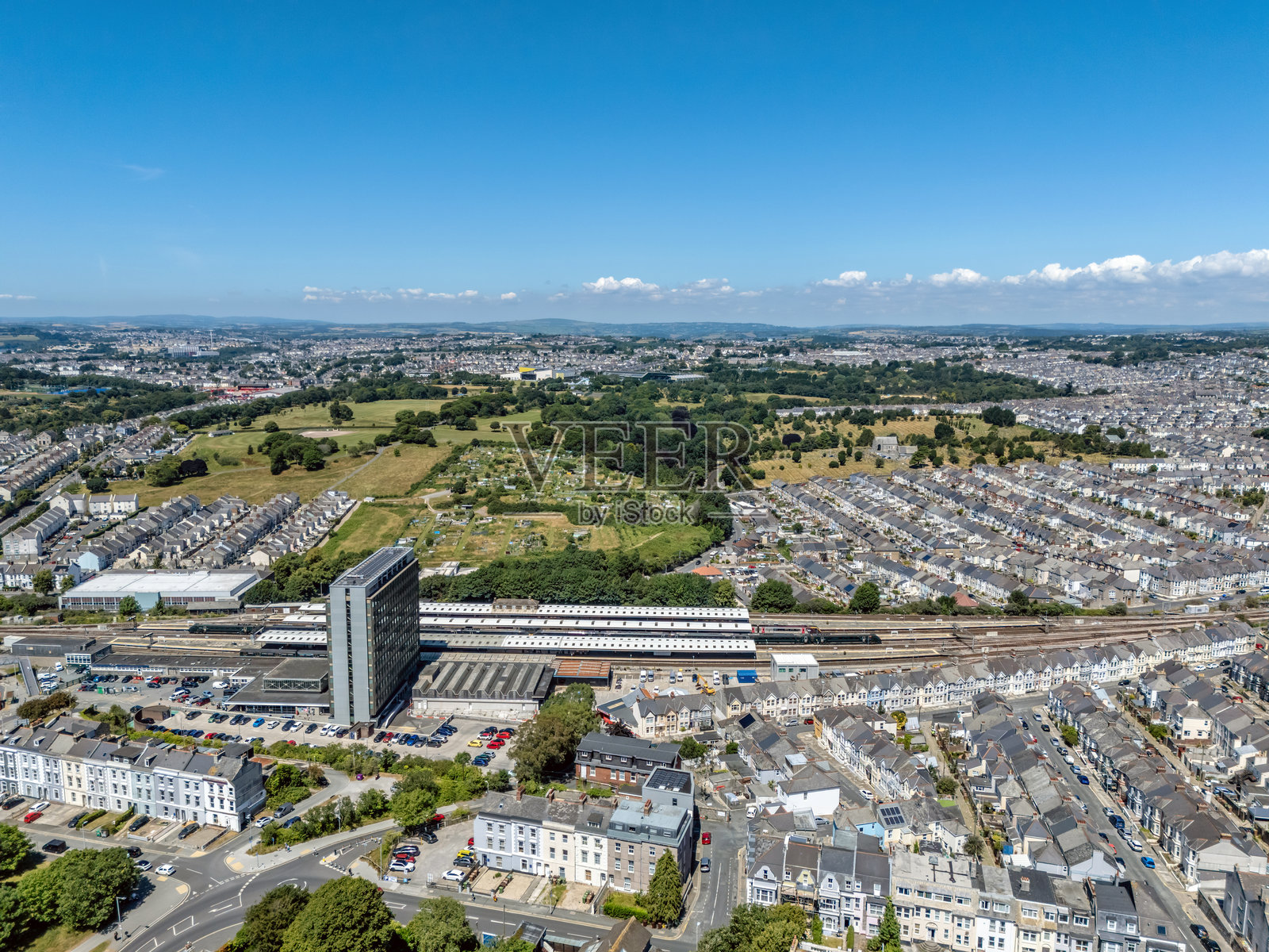 普利茅斯火车站和菜园照片摄影图片