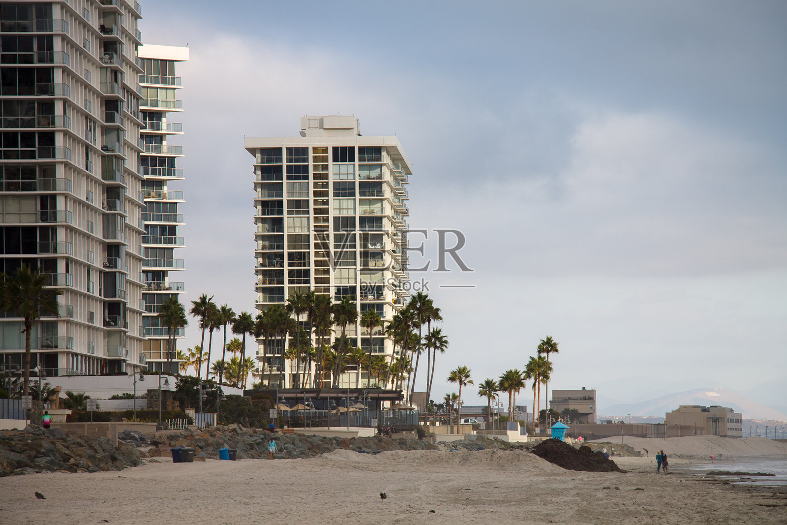 科罗纳多岛，圣地亚哥，加利福尼亚，美国的科罗纳多海滩岸边的科罗纳多海岸公寓照片摄影图片