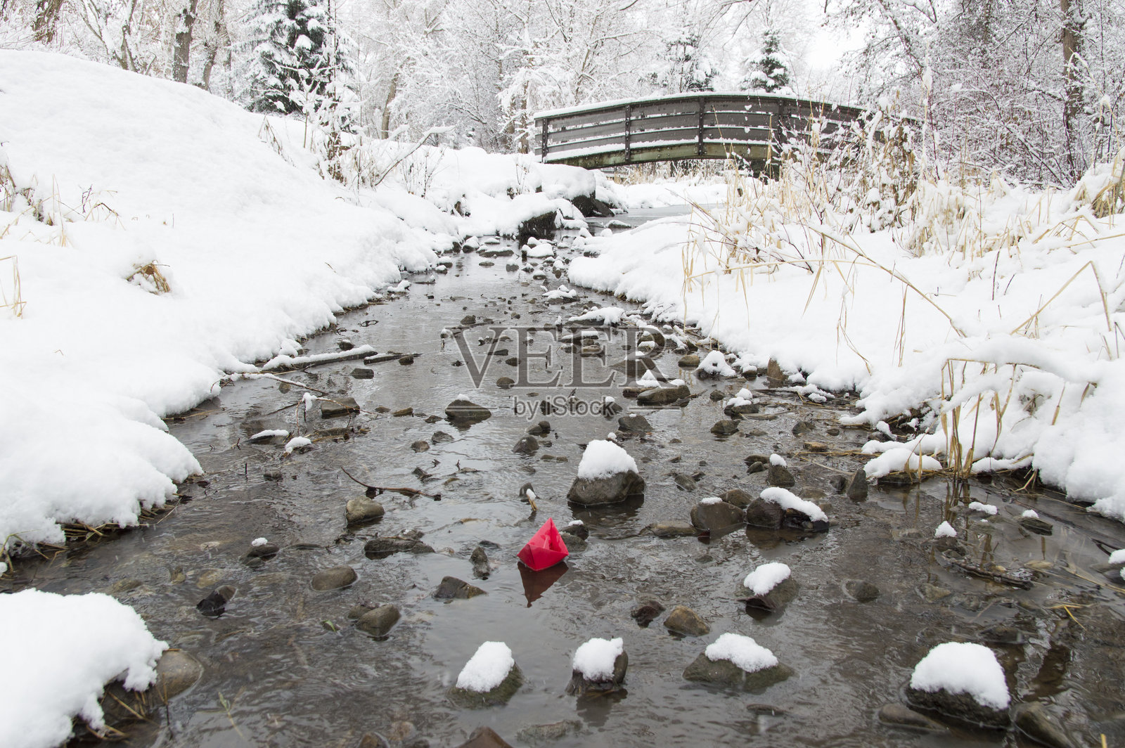 漫长而寒冷的旅程照片摄影图片