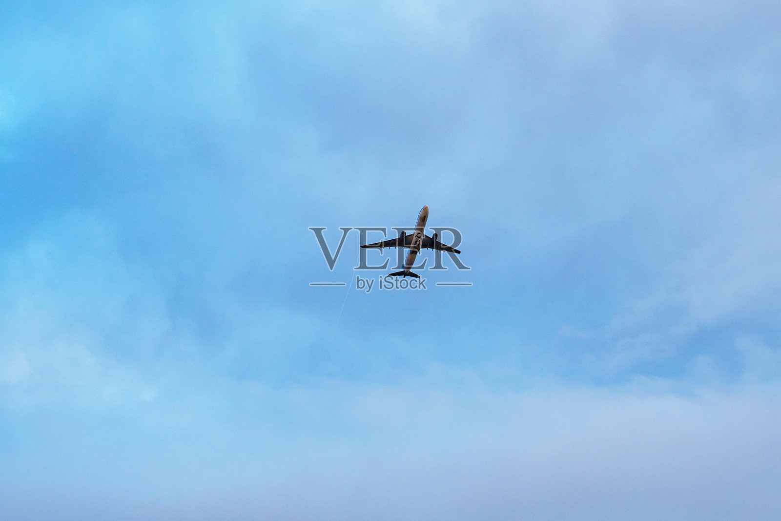 卡塔尔航空在尼泊尔加德满都上空照片摄影图片