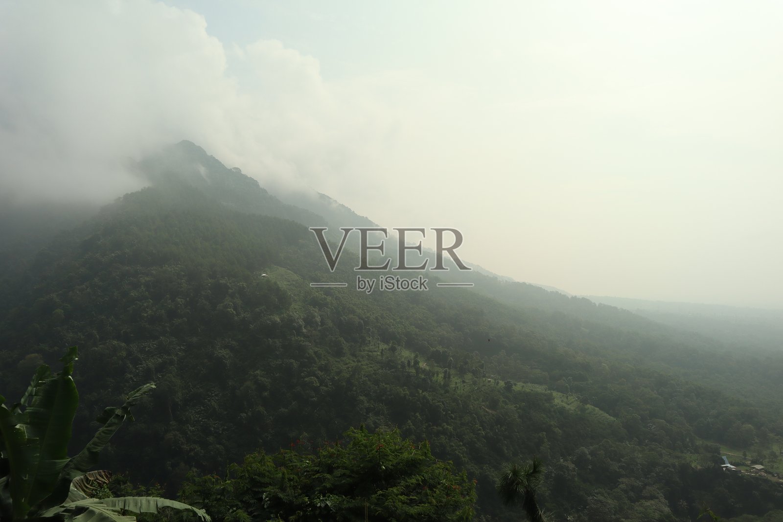 山顶的风景视角照片摄影图片